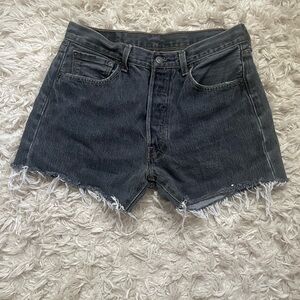 Black red tag Levi’s Jean shorts W33 L36